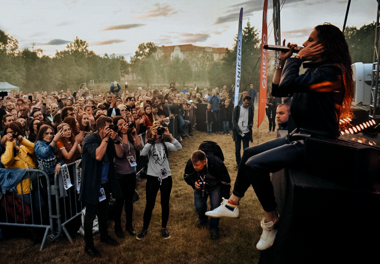 Event photography by Lidia Springer, capturing moments of celebration, emotion, and connection. These images showcase professional storytelling through dynamic compositions, lighting, and attention to detail, perfect for festivals, corporate events, and special occasions.